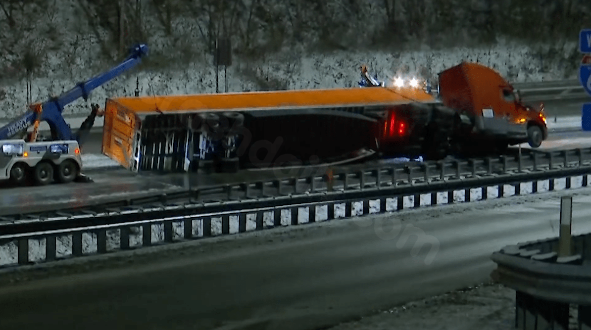I-64W in Huntington closed due to tractor-trailer collision