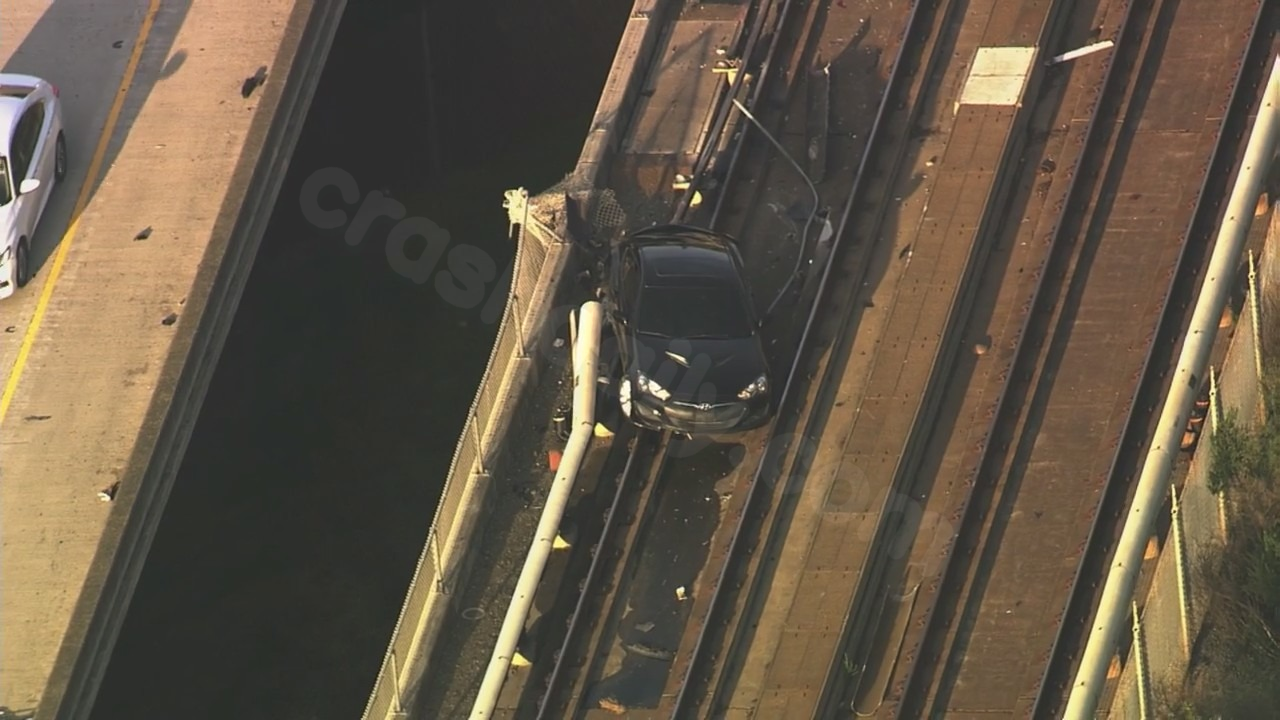 Car lands on BART tracks in Castro Valley, westbound lanes closed