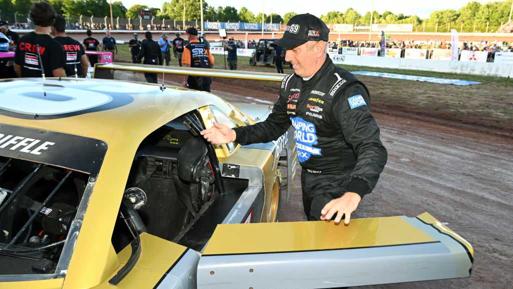 Tragic plane crash claims the lives of Greg Biffle, spouse, and kids