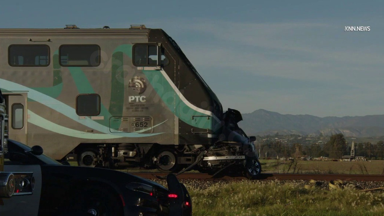Fatal crash as train collides with vehicle in Camarillo