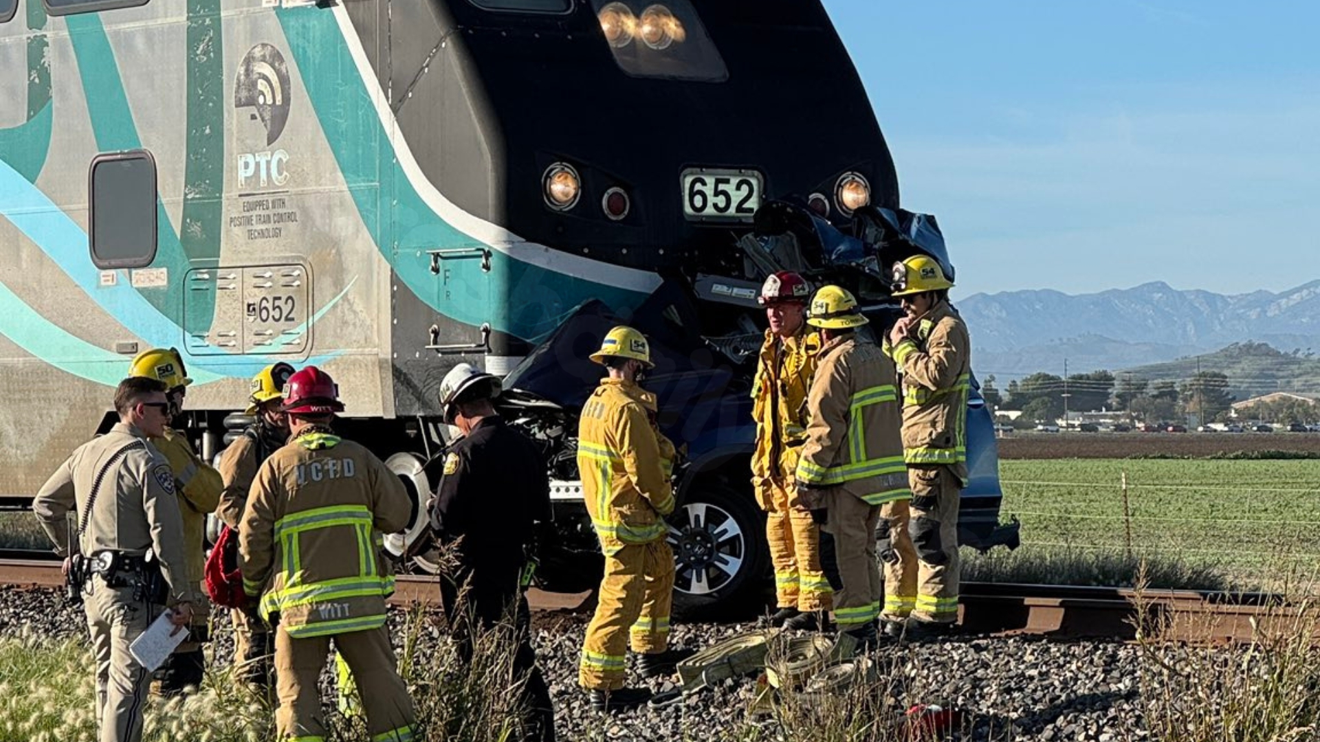Fatal crash between car and train on Metrolink Ventura County Line
