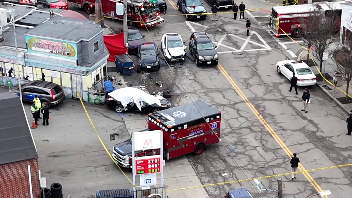 Big police reaction to severe accident in Mass. town