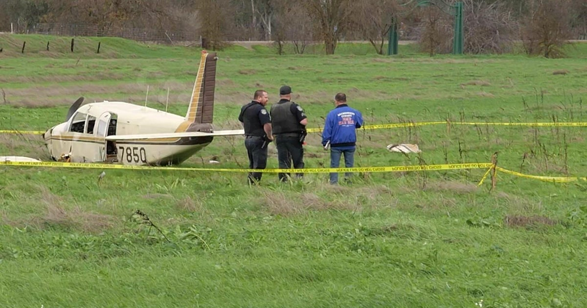 2 injured in North Sacramento field plane crash