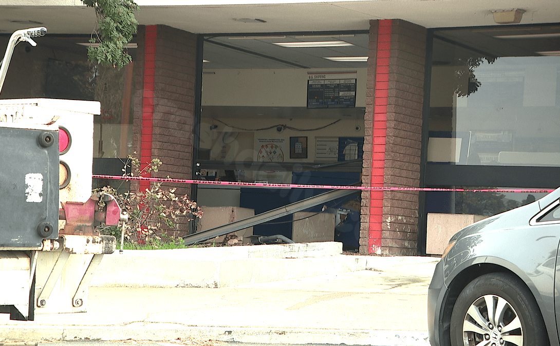 Elderly woman crashes SUV into Mira Mesa post office
