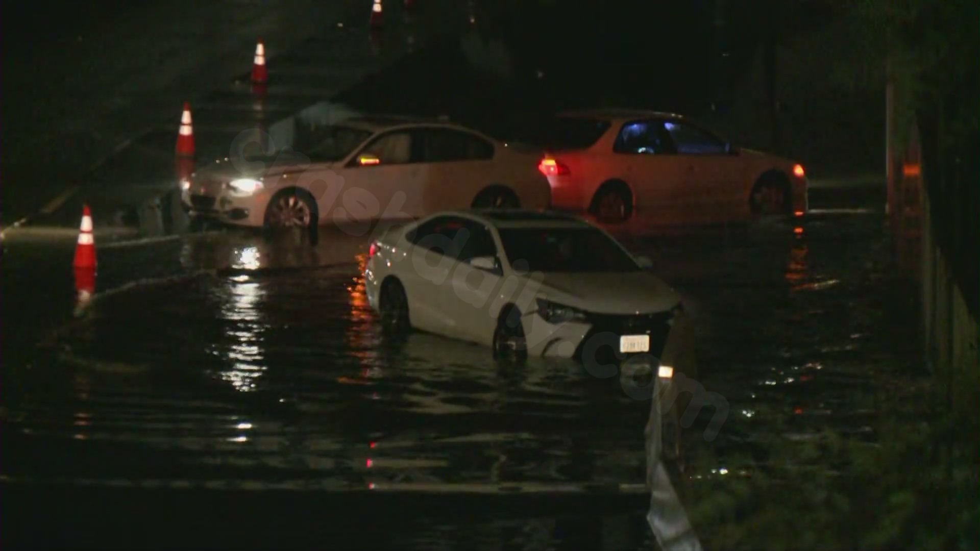 Video captures consecutive accidents during flooding on 101 Freeway in Ventura County