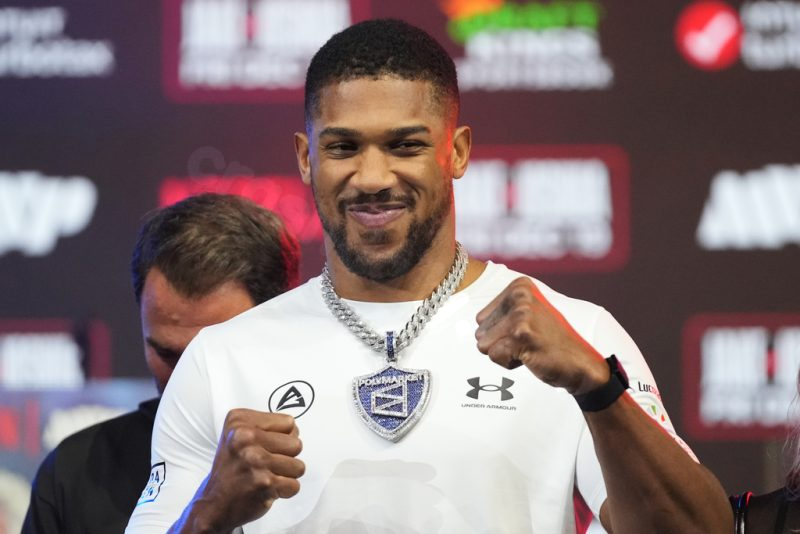 Anthony Joshua, ex-heavyweight champ, in car crash in Nigeria; 2 fatalities