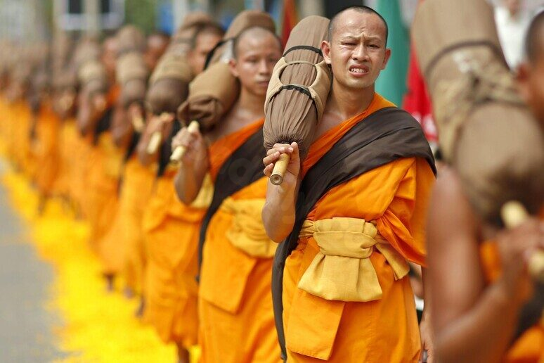 Buddhist Monks March for Peace in U.S. despite Major Incident