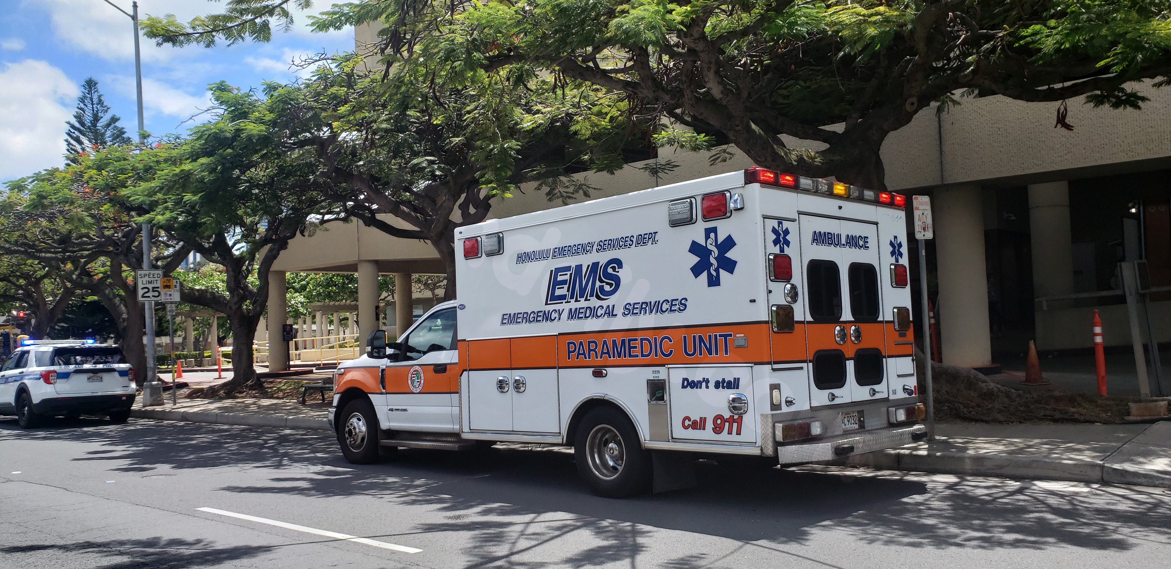 Man, 33, dies in serious car accident in Kalaeloa