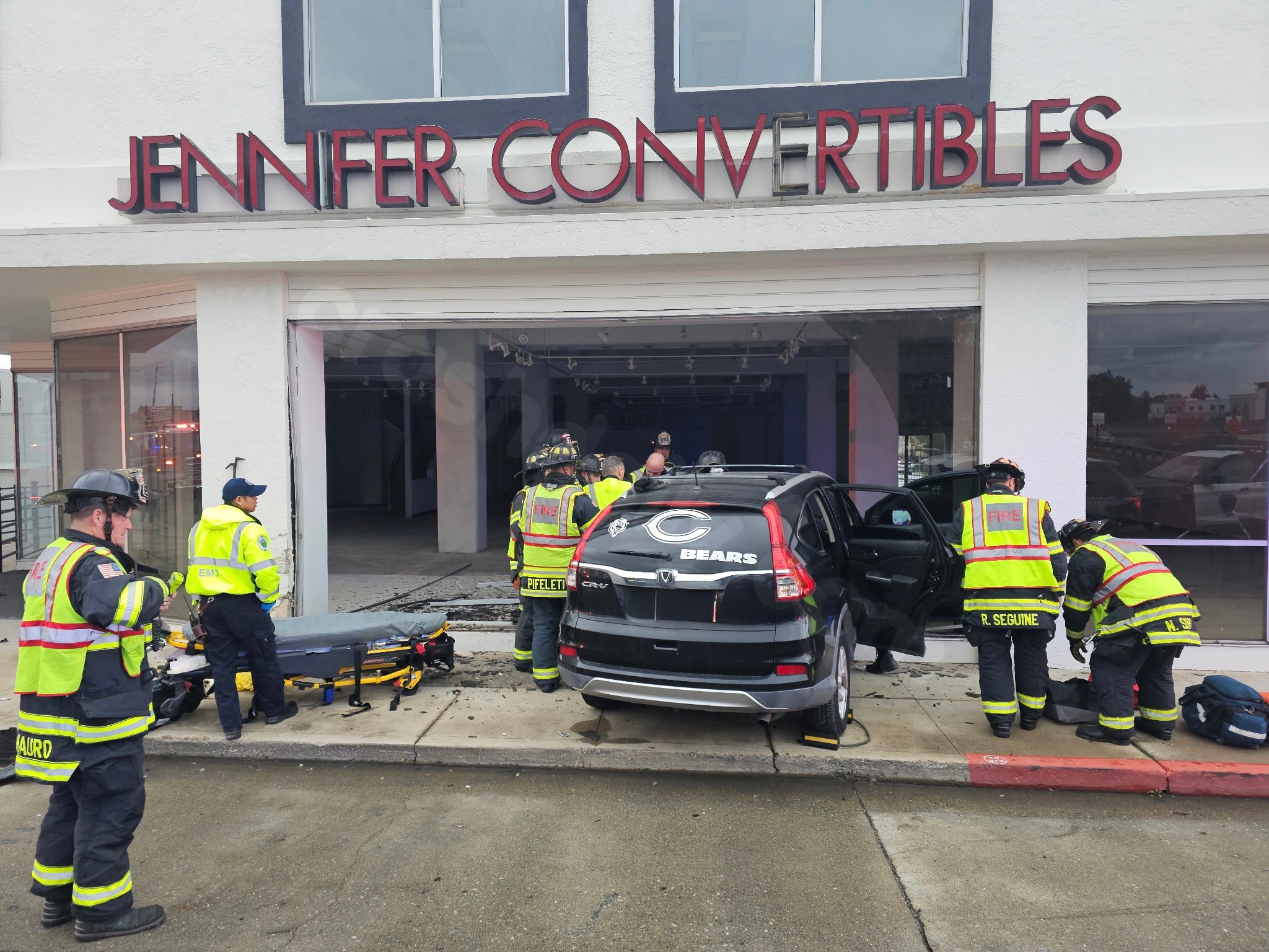 Vehicle collides with San Mateo building on New Year's Day