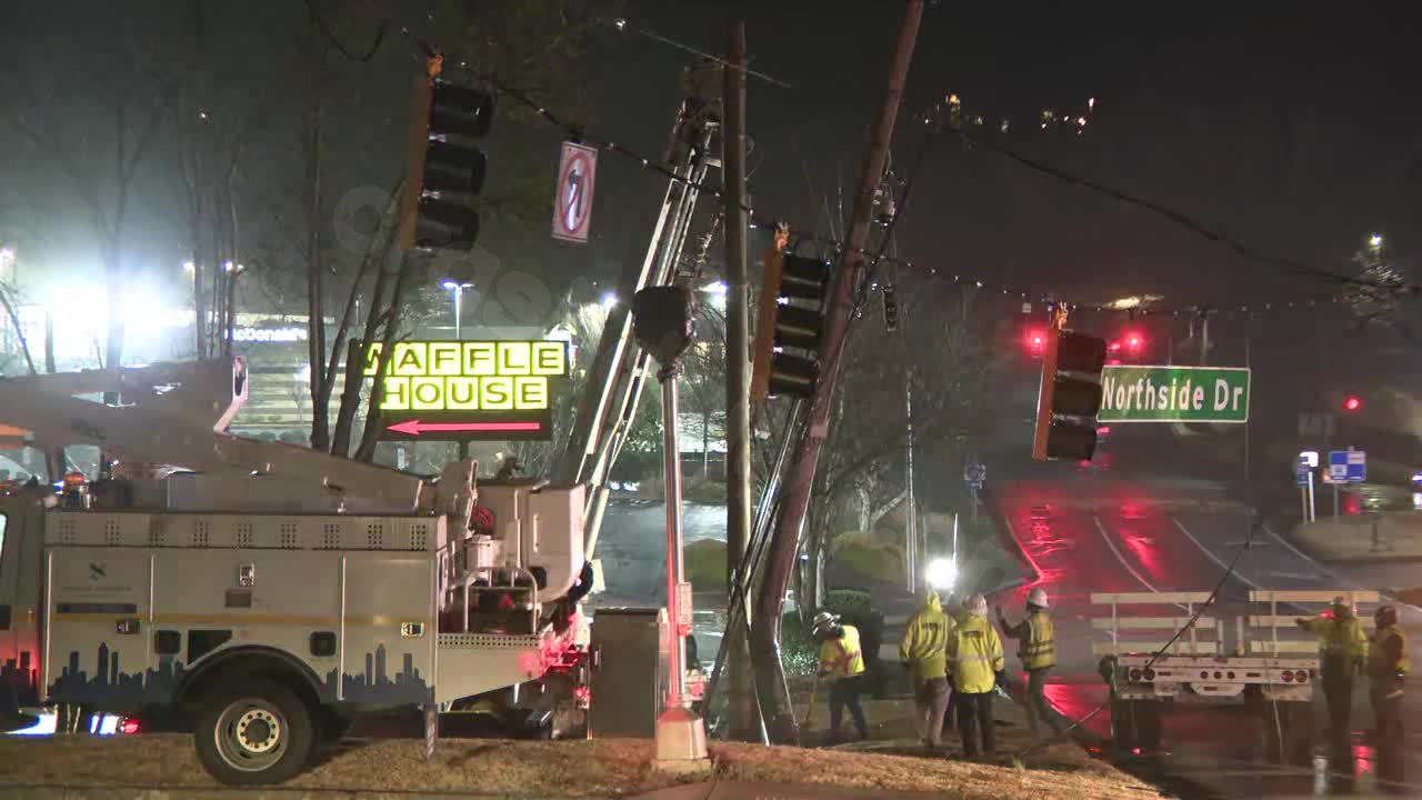 Traffic signal pole near I-285 falls after car crash, leading to extensive traffic delays
