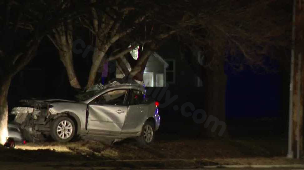 Fatal crash into tree during police chase