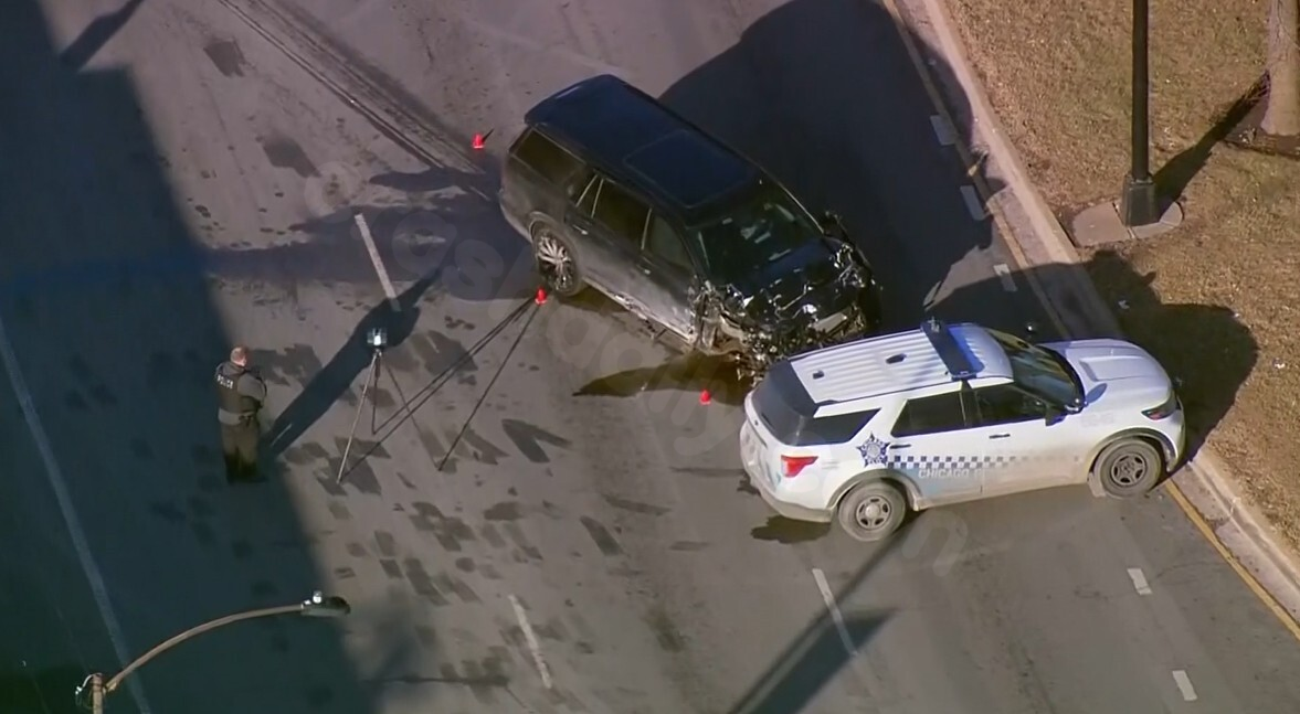 Fatal two-car collision on Chicago's South Side: police