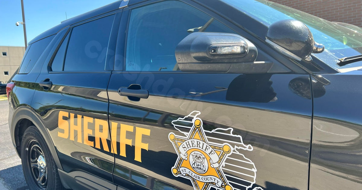 37-year-old man killed in rollover crash on icy road in St. Clair County