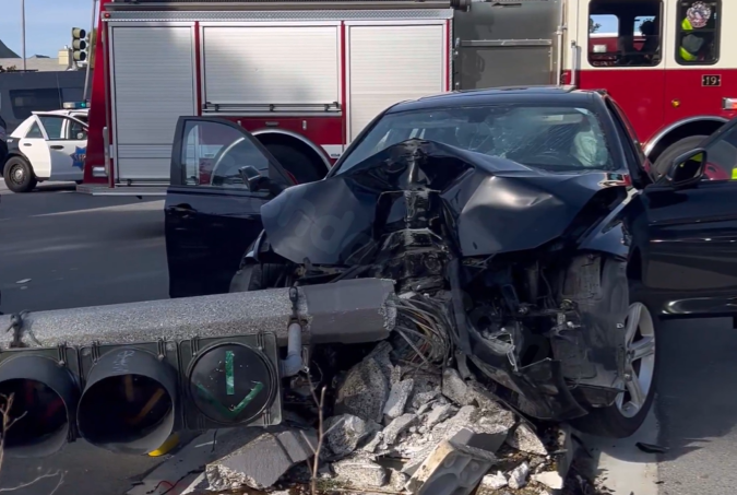 3 injured in San Francisco after car collides with light pole