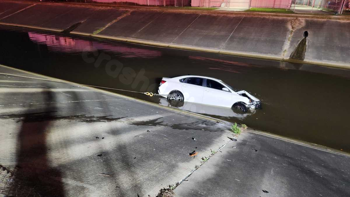Driver rescued by Westwego Fire following canal crash