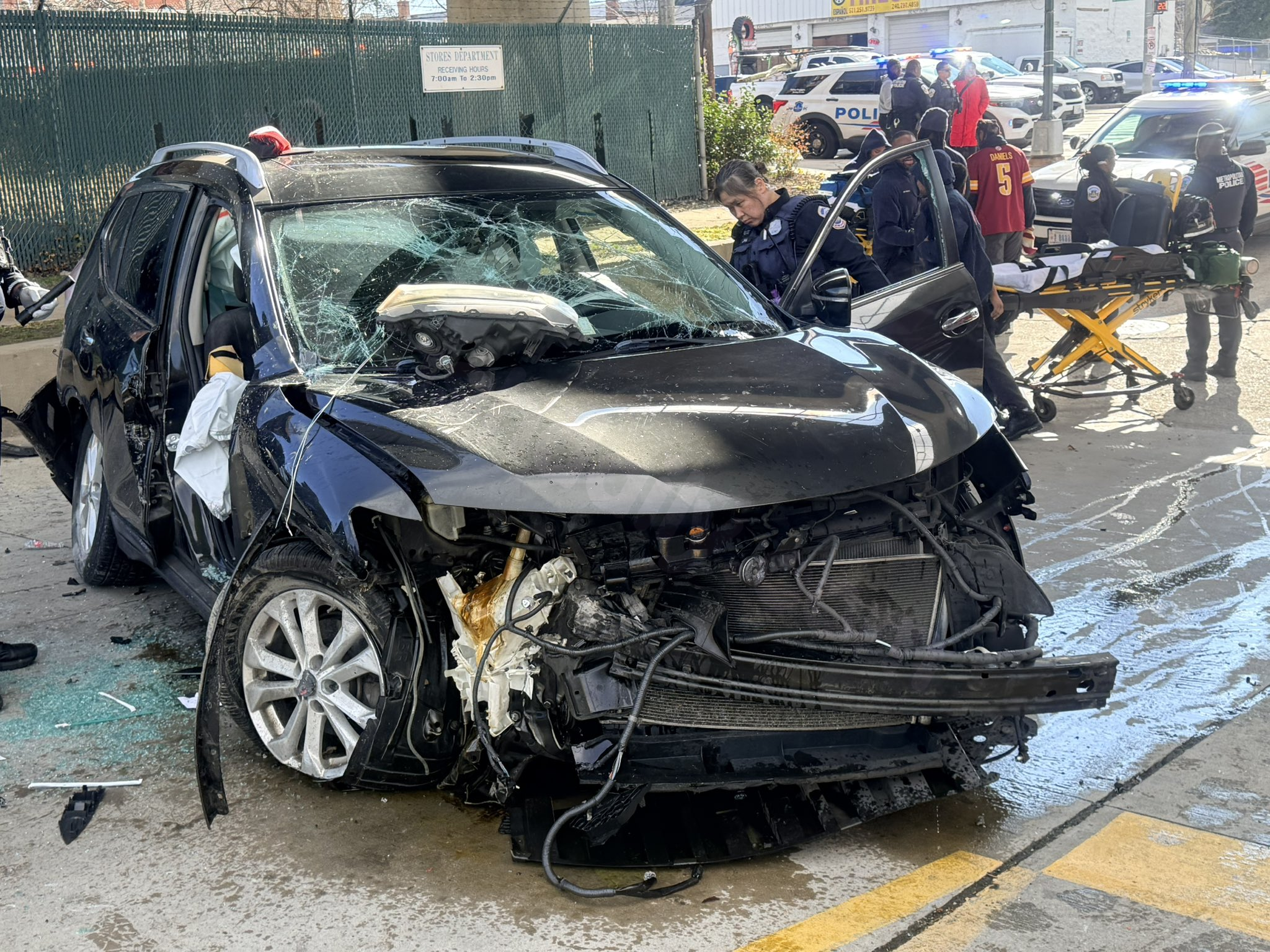 Man seriously injured in Northeast DC after car collides with wall