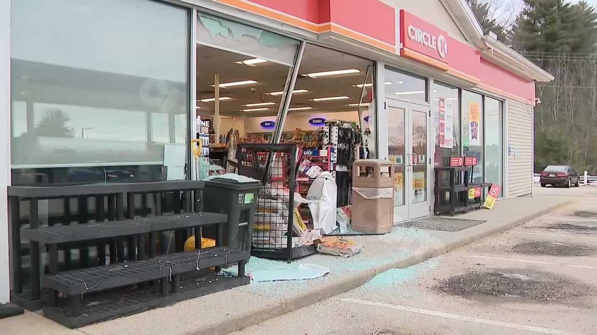 Car collides with Circle K in Allenstown