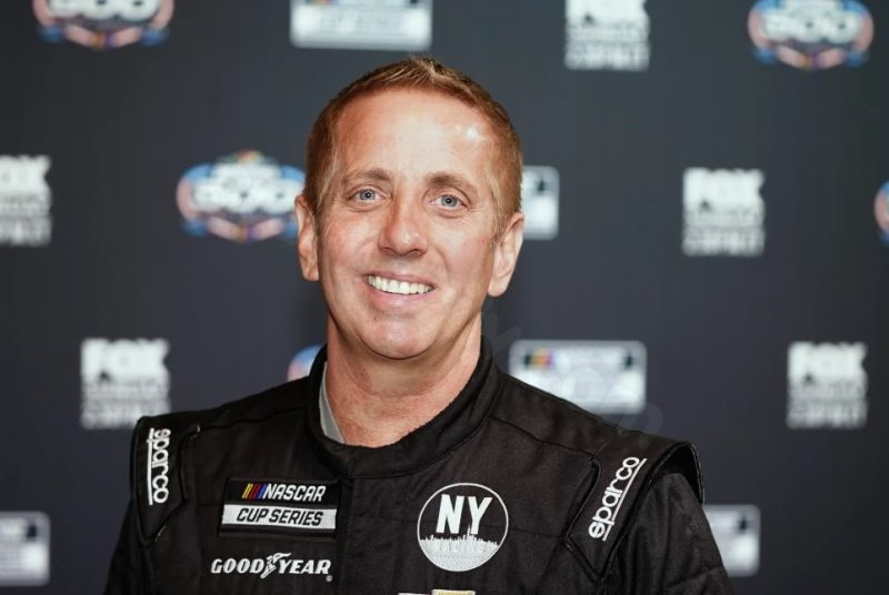Burglars steal $30,000 from Greg Biffle’s property following plane crash.