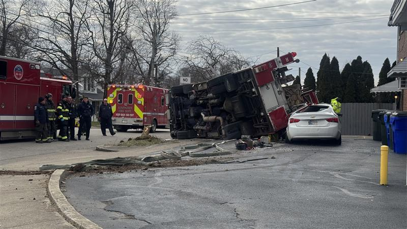 Fire truck in overturned accident in Lexington