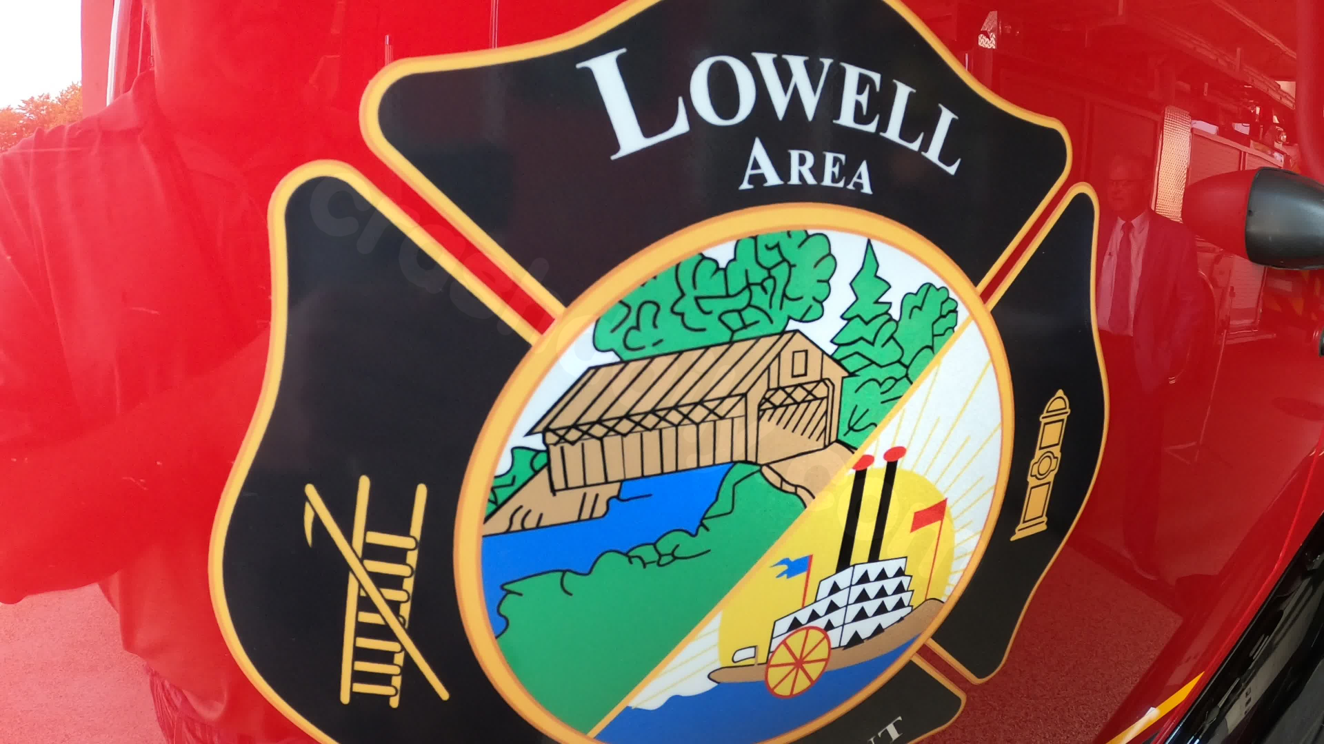 Multiple people hurt in four-car collision in Lowell