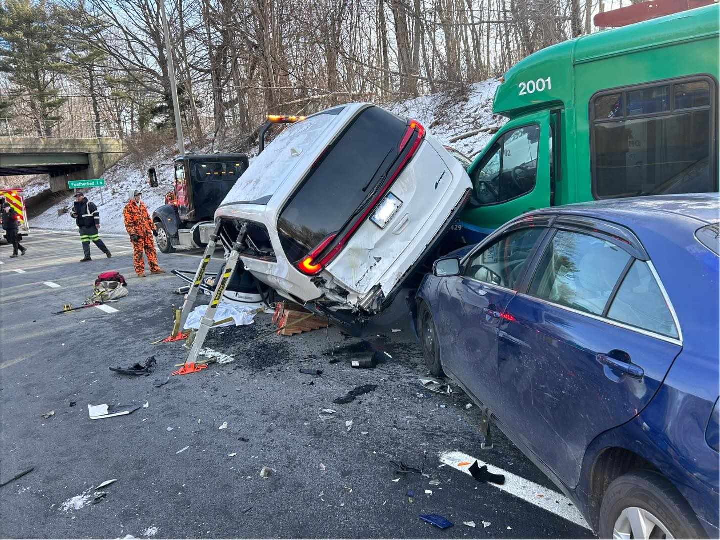 Five-car crash on I-95 in Branford injures three