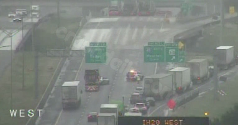 Accident on I-20 causes closure at I-45, involve semis and Dallas fire truck