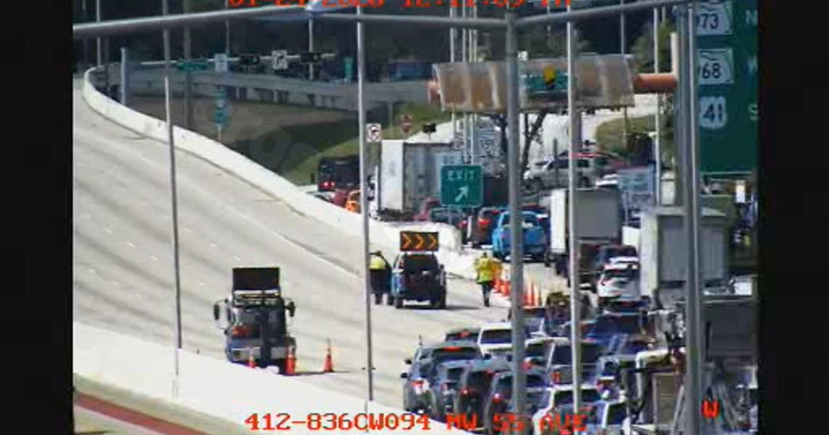Fatal crash on Dolphin Expressway causes traffic delays