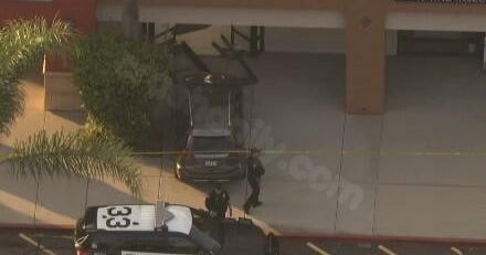 Getaway cars collide after burglary at Anaheim jewelry store