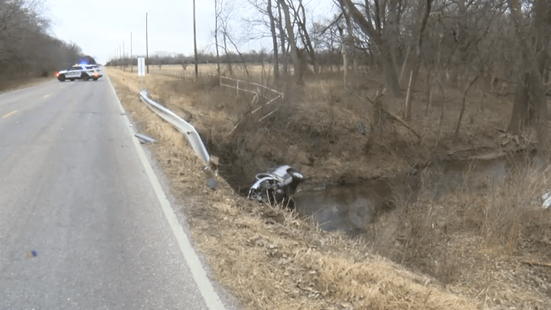 Rescuer saves woman from wrecked car in icy Kansas creek
