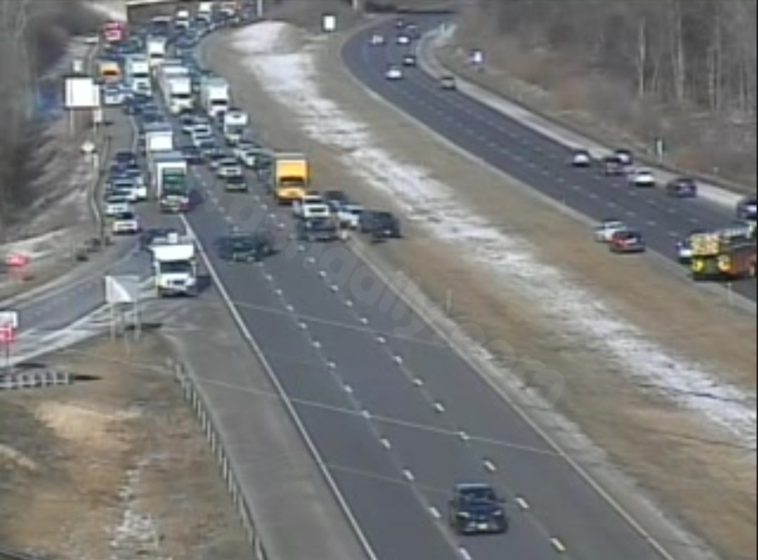 Crash closes I-84 West in Southington