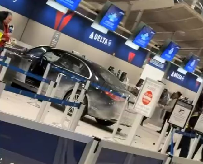 Detroit Airport Accident: Mercedes collides with McNamara terminal