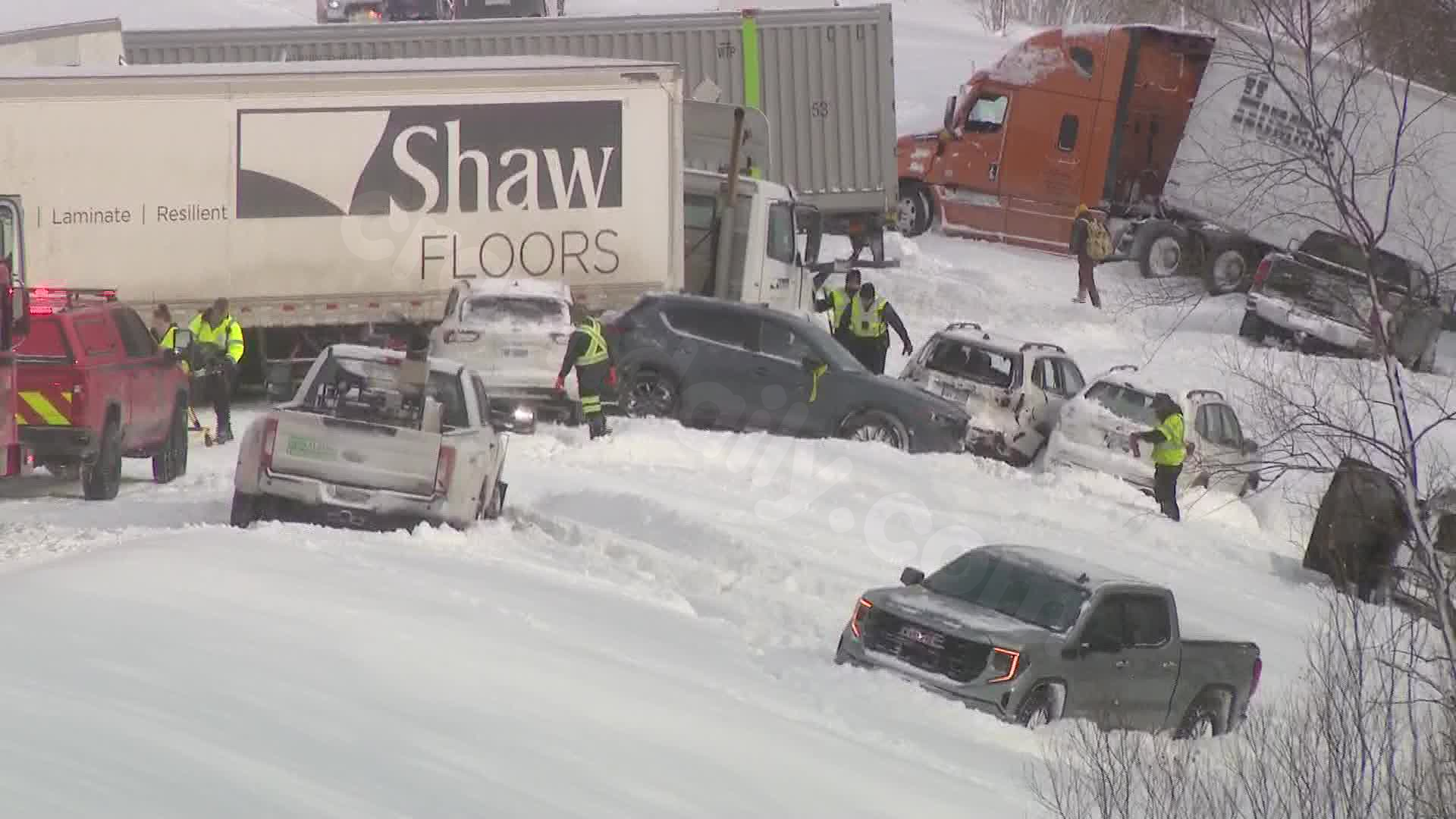 1 person injured in M-6 crash near Grand Rapids