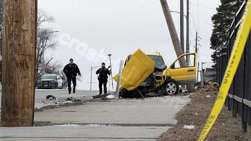 Fatal crash in North Omaha claims 2 lives, injures 3