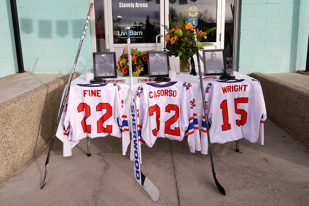 Three teenage hockey players die in fatal Canadian car accident, truck driver survives