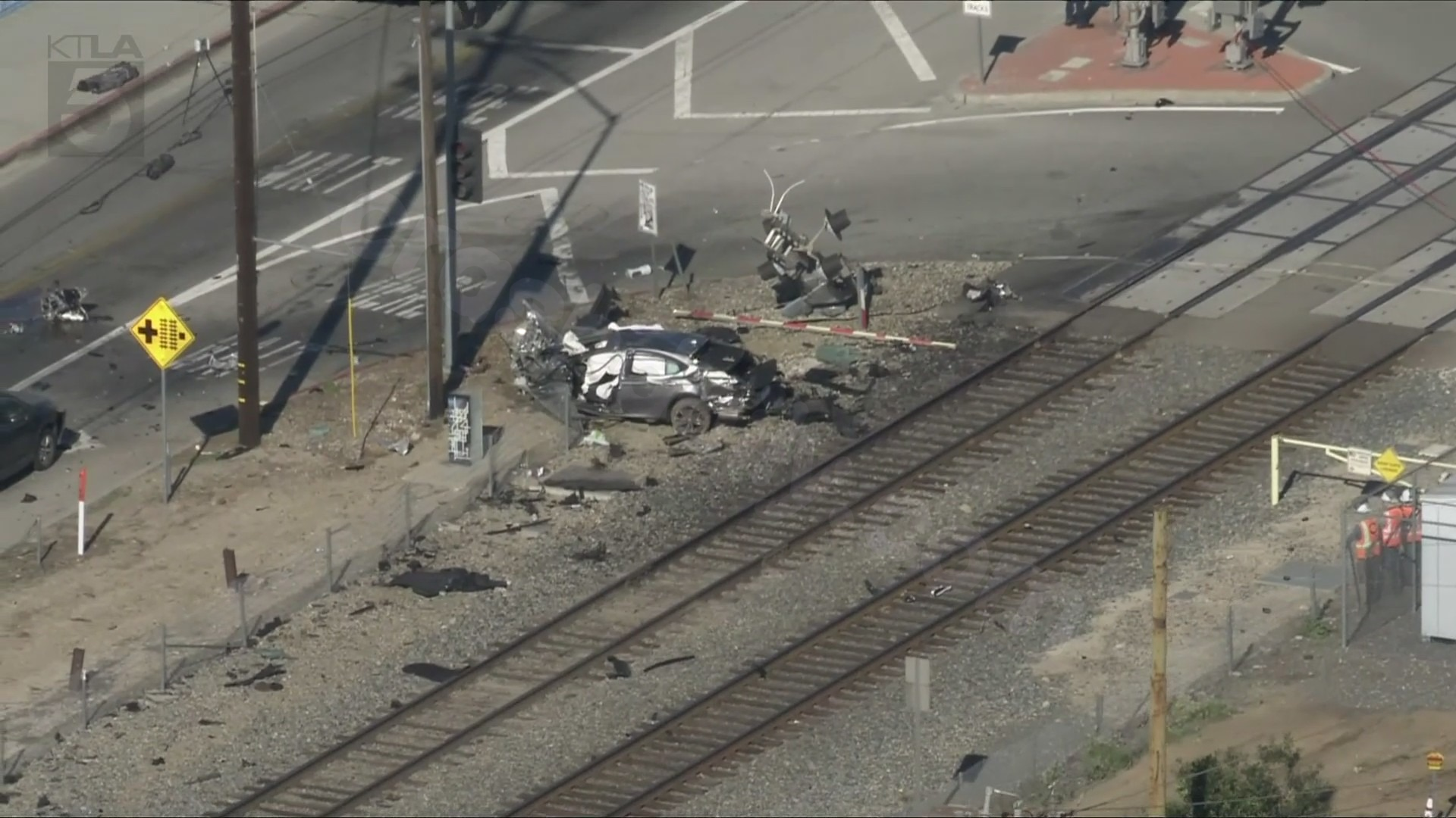 Authorities investigate fatal Metrolink crash in Los Angeles County