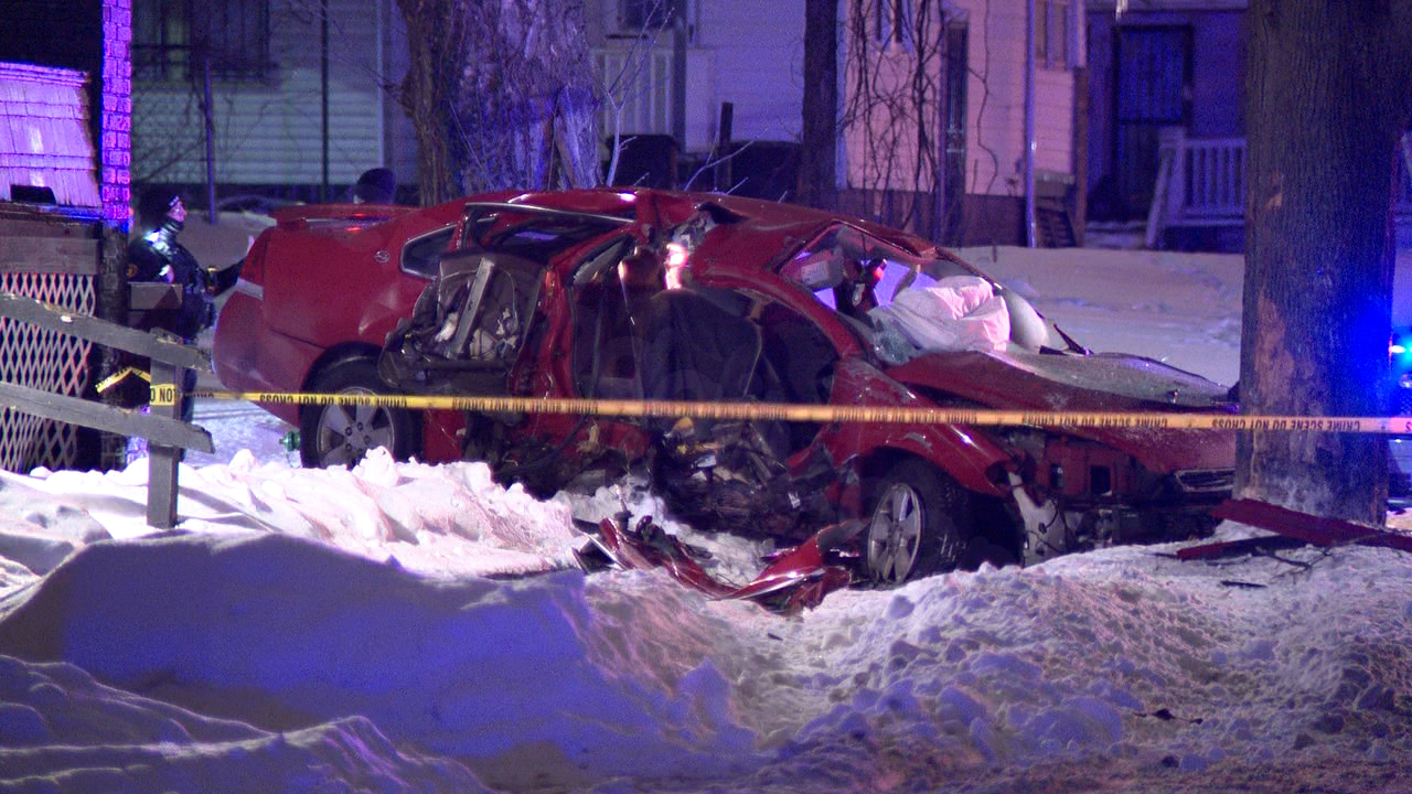 Car crashes into tree, front yard of local home