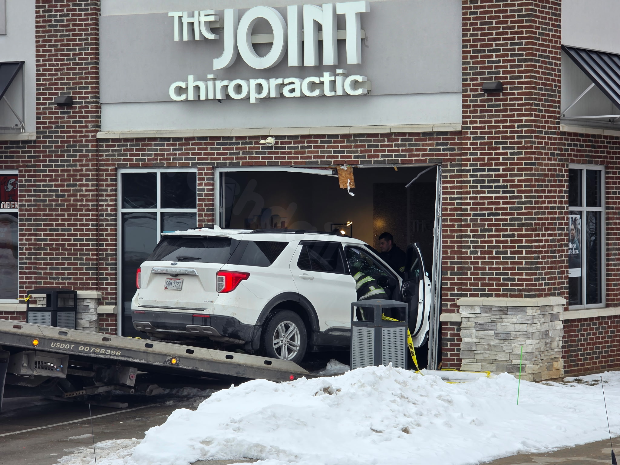 Driver crashes into chiropractic business in Lorain: Police