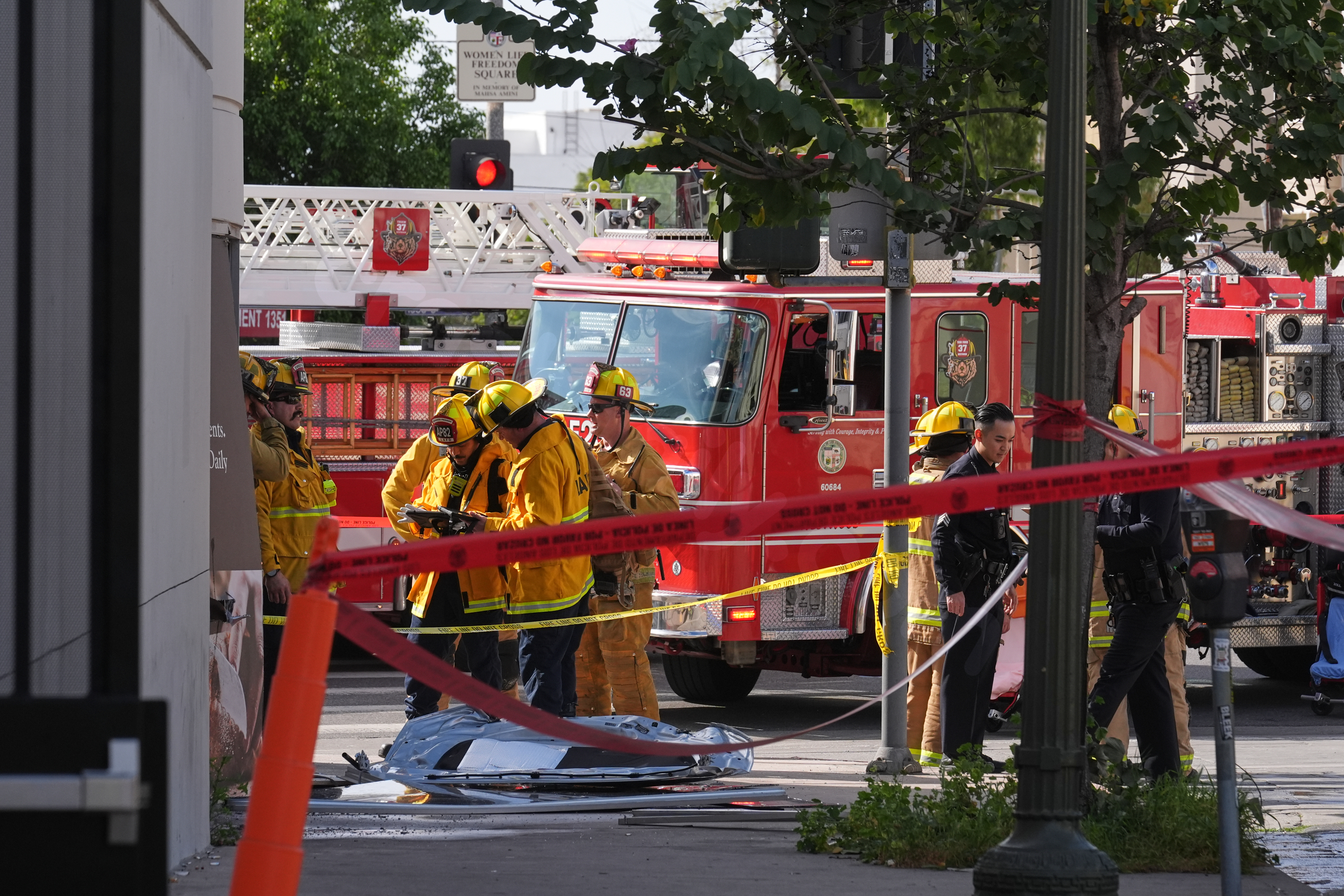 3 dead, several hurt after vehicle crashes into Los Angeles grocery store, authorities say