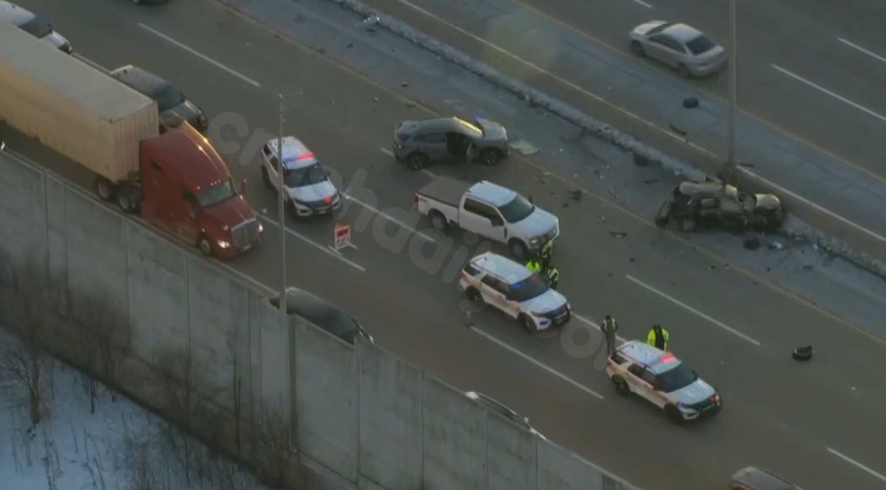 At least 1 person killed in interstate crash in Des Plaines: state police
