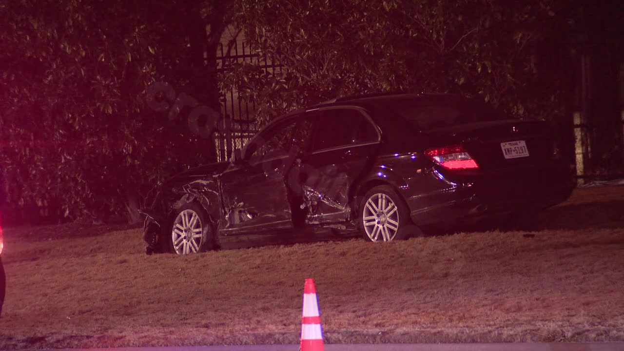 2 pedestrians killed, 2 drivers injured after crash sends car onto Dallas sidewalk
