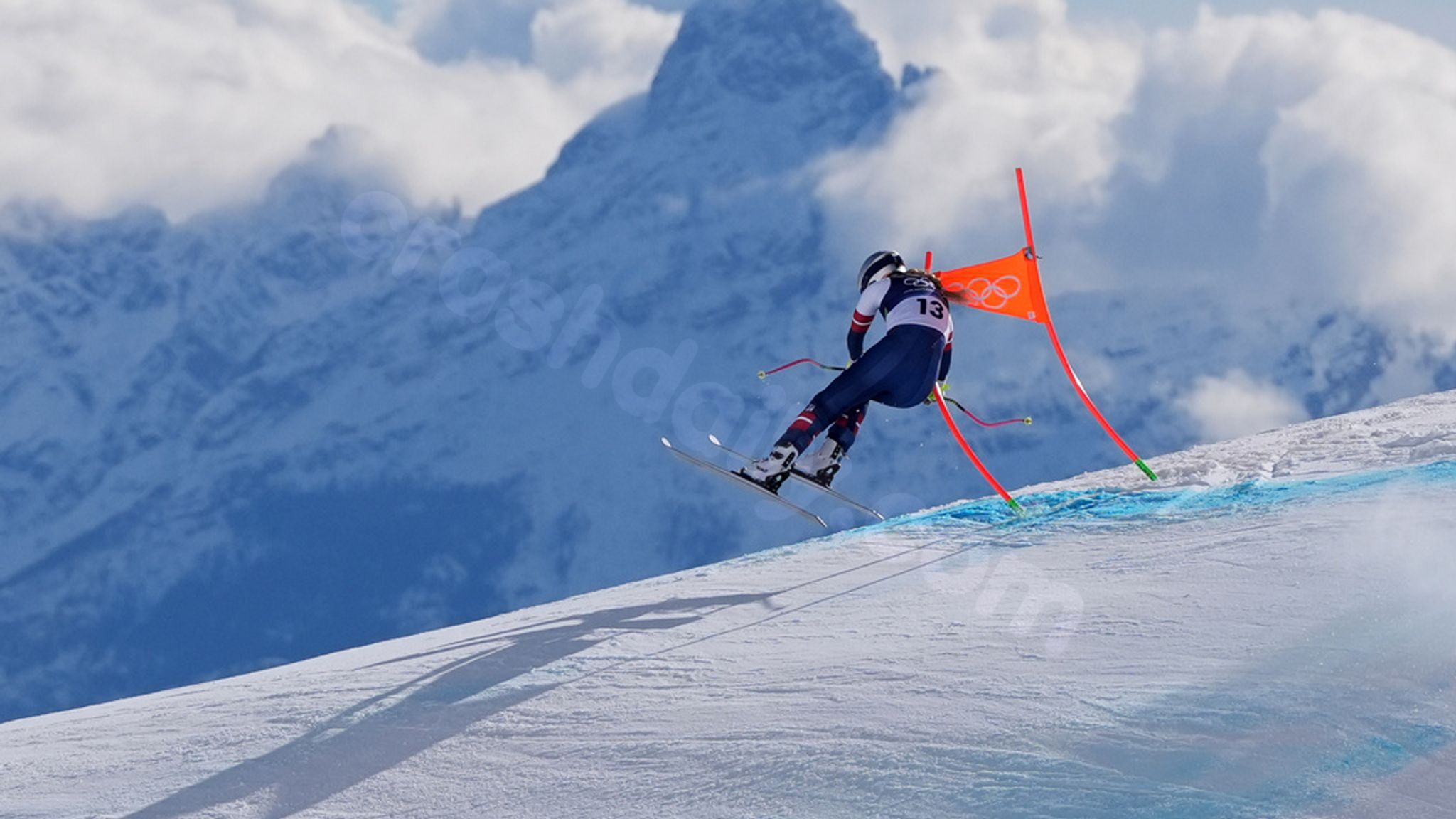 Lindsey Vonn crashes in downhill skiing final at Winter Olympics