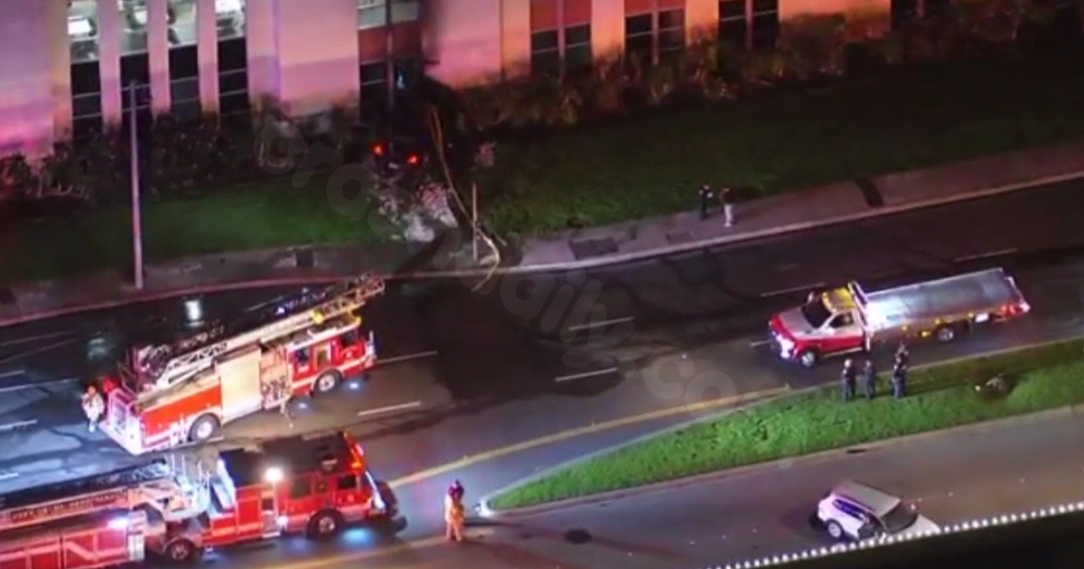 Multiple people injured after car crashes into Manhattan Beach building