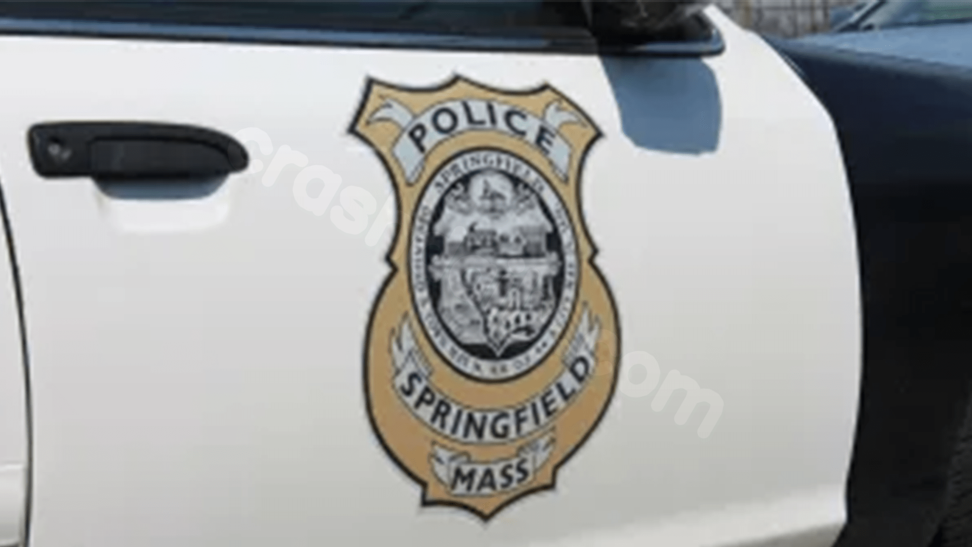 One hurt in two-car crash on Roosevelt Ave in Springfield