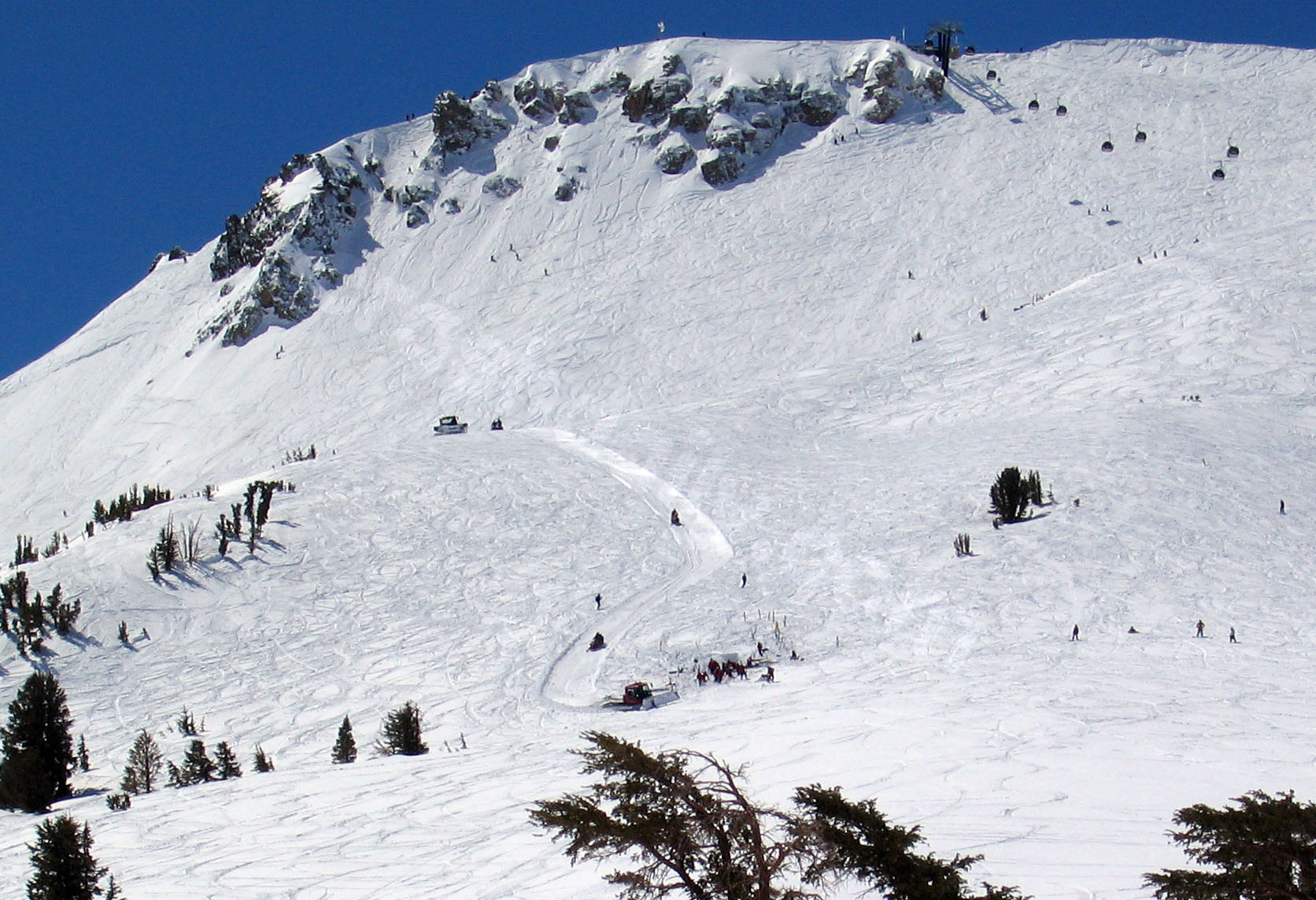 Skier dies in crash on infamous expert trail at Mammoth Mountain