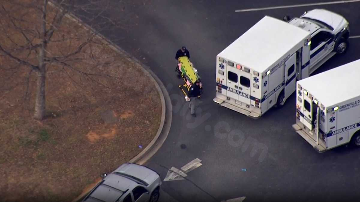 Driver plunges into dry retention pond behind Simpsonville school; one dead