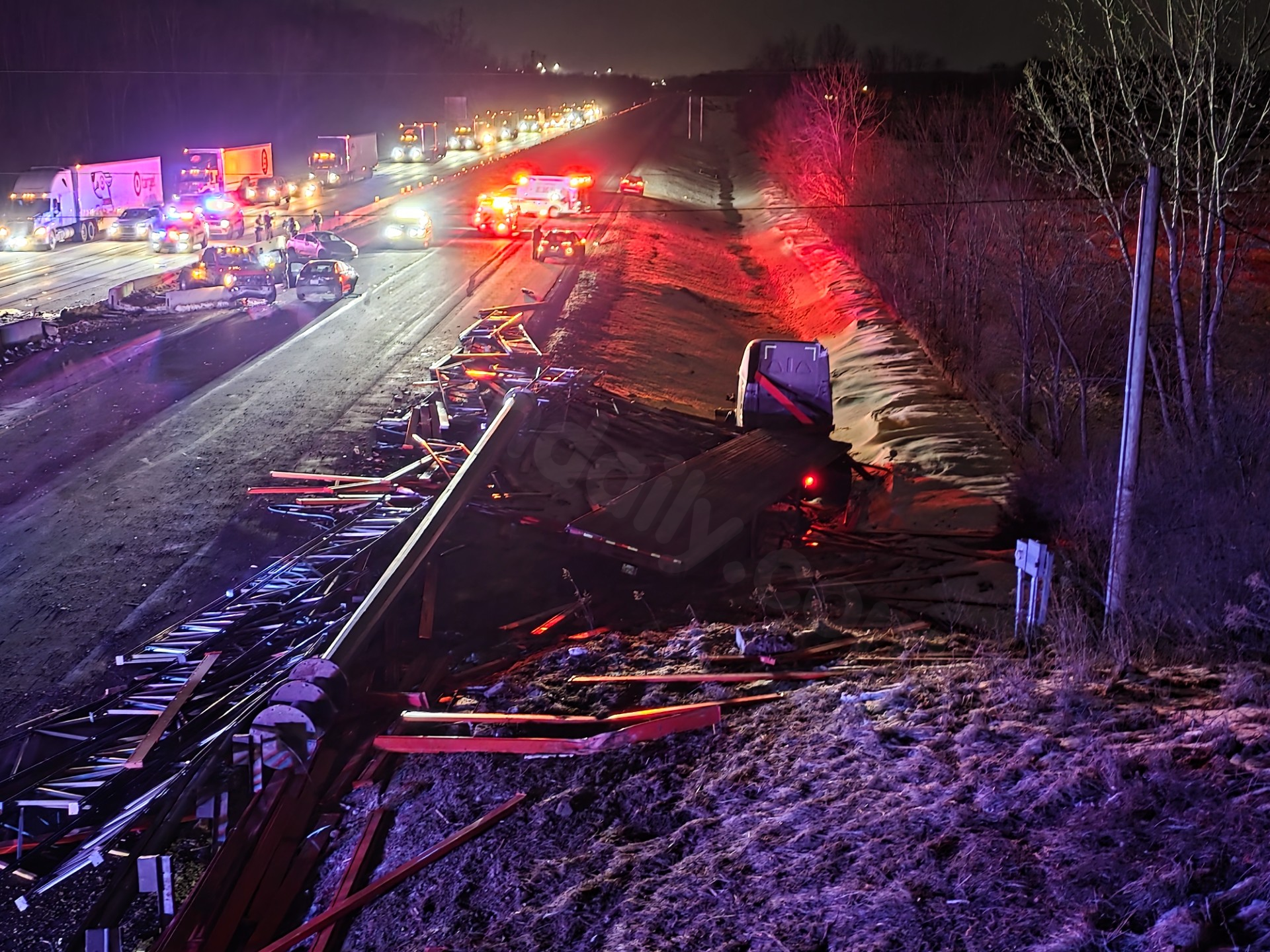 Crash involving multiple vehicles closes I-469