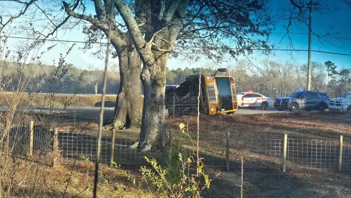 Blount County school bus overturns in Locust Fork; 4 students sent to hospital