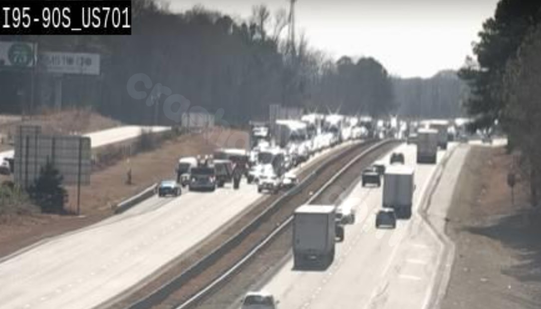 Tractor-trailer crash in Johnston County closes NB I-95 north of Four Oaks