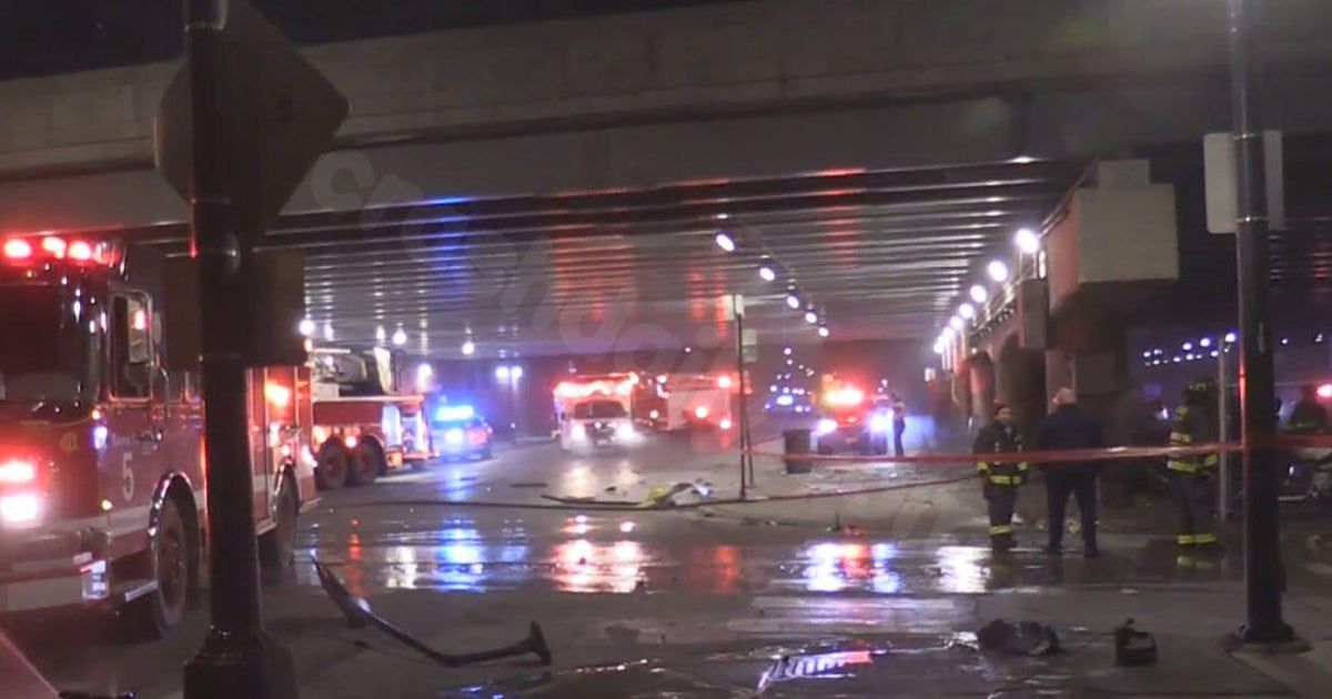 2 killed when car crashes, catches fire beneath Eisenhower Expressway overpass on Chicago's Near West Side