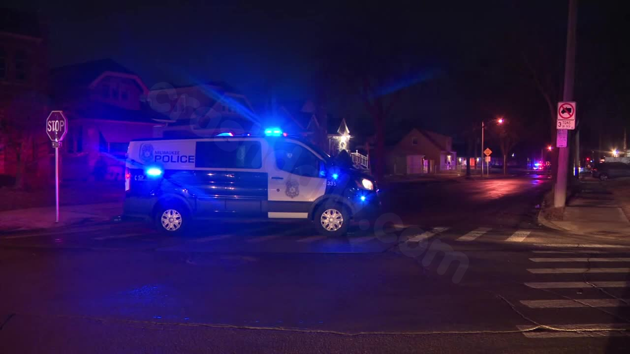 Milwaukee fatal crash early Sunday morning; 2 dead